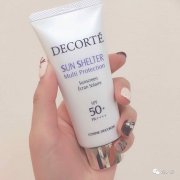 上面是藍色的防曬霜品牌(上面是藍色的防曬霜品牌叫什么)