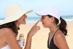 夏款不規(guī)則防曬霜推薦品牌(夏季哪款防曬霜果好)