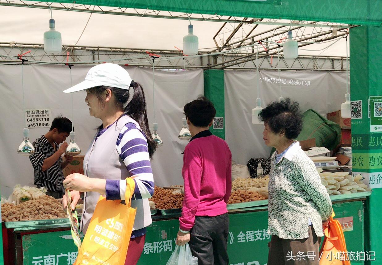 實(shí)拍：云南昆明小集市，看到非洲人賣防曬霜