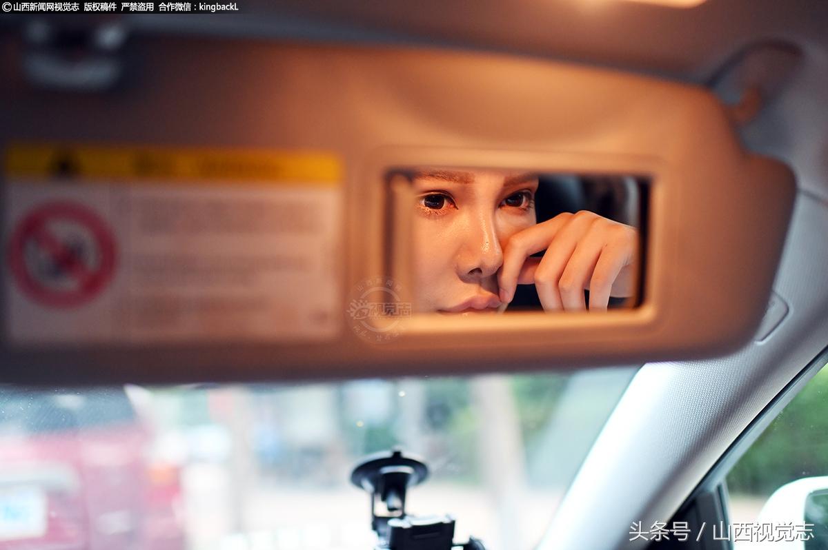 90后北漂網(wǎng)紅被指“鼻子丑”?直播籌錢“取肋骨”圓整形夢(mèng)