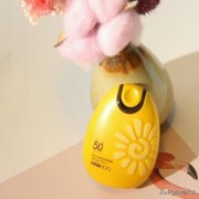 哪個(gè)品牌的防曬霜比較美白(哪個(gè)品牌的防曬霜比較美白好用)