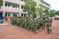 初中生用什么品牌防曬霜(初中生用防曬霜什么牌子好)