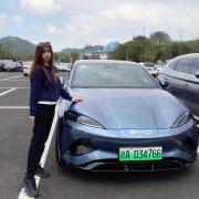 汽車貼紙推薦防曬霜品牌(汽車防霜防曬布什么的好)